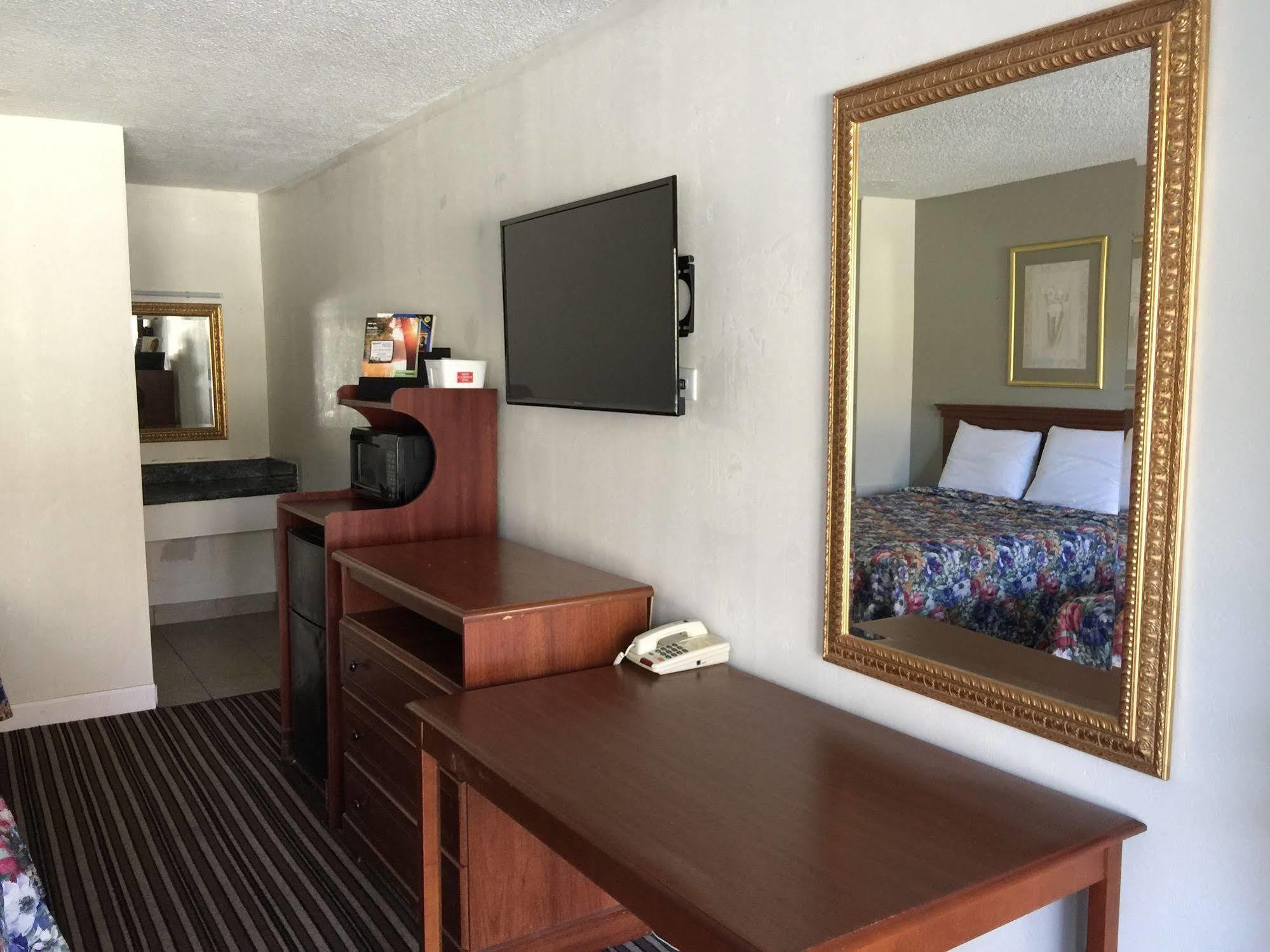Red Carpet Inn & Suites - Danville Exteriör bild